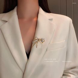 Brooches 2023 Korean Elegant Golden Bowknot Women Brooch Collar Business Daily Use Jewellery Pin Tie Clips Wholesale