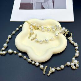 Colares de pingente de luxo designer dupla letra pingente colares longo camisola cadeia 18k banhado a ouro cristal strass pérola colar mulheres casamento jewer