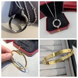Klassisches Designer-Armband, zierliche Halsband-Bar-Scheiben-Halskette, vergoldeter Anhänger, neue Stil-Ohrringe für Hochzeits-Party-Schmuck-Accessoires