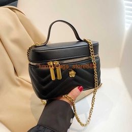 2023 Fragrant Wind Fashionable Simple Women's Cute Chain Trend Makeup Small Square Bag Handbag Factory Wholesale Retail