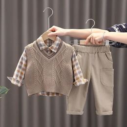 Clothing Sets Baby Boys Clothing Set Spring 3PCS Sweater Cardigan Vest Long Sleeve Shirts Jeans Pants Boys Clothes Set Autumn 230927