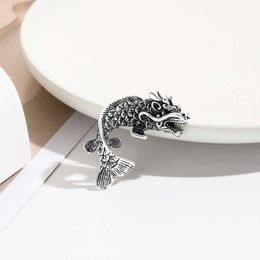 Designer Luxury Brooch Chinese Style Ancient Goldfish Cross Dragon Door Brooch Move Wealth Fish Ancient Silver Metal Brooch Corsage Clothing Accessories