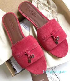 Half Slippers Flat Bottom Luxury Designer Summer Walk Shoes Sandals Large Size