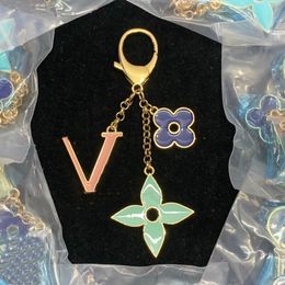 Enamel Four Leaf Clover designers keychains pendant V Letters keychain top Car Key Chain Buckle jewelry Keyring Bags decoration Pendants Exquisite Gift