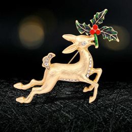 Designer Luxury Brooch Electroplated Sika Deer Breast Needle Elegant Exquisite and Deer Breast Needle Water Diamond Flower Coat Animal Accessories