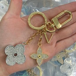 Four Leaf Clover with diamond designers keychains pendant V Letters keychain top Car Key Chain Buckle jewelry Keyring Bags decoration Pendants Exquisite Gift