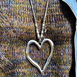 Pendant Necklaces 2023 Vintage Silver Colour Big Heart Necklace For Women Black Velvet Rope Chian Long Sweater Punk Jewellery Gift