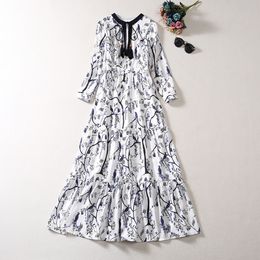 Lace up dress, new for early autumn 2023, European and American style fashion V-neck tie up waist large swing dress