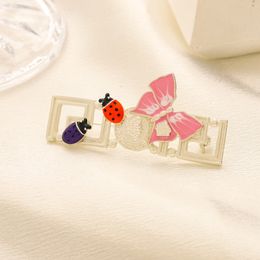 Gold Plated Luxury Love Brooch Autumn Girls Gift Charm Brooch Designer Brand Love Jewellery High Quality Wedding Party Pins Cute Womens Pink Brooches