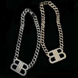 Heavy Industry Advanced Diamant eingelegte kubanische Doppel-B-Buchstaben-Anhänger-Halskette, modische Persönlichkeit, Promi-Windkragenkette