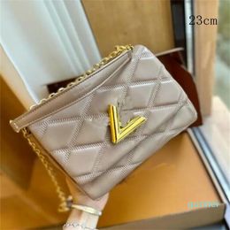 Designer crossbody handbag with Chain Woman Twist bags eather small square Designer bag Metal long shaped buckle Simple fashion bag