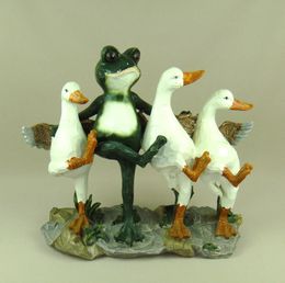 Decorative Objects Figurines Rustic Style Dancing Frog Statue Handmade Resin Gooses Sculptures Novelty Home Decoration Gift and Craft Ornament Furnishing 231007