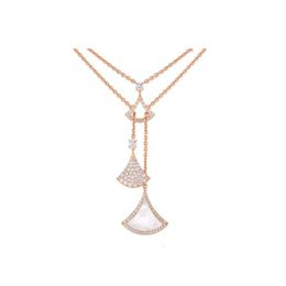 Necklace S Designer Fashion Women New V Qixi Multi Piece Small Skirt Collar Chain High Version Rose Gold Diamond White Fritillaria