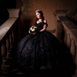 Black Sweetheart Quinceanera Dresses Ball Gown Off Shoulder Puffy Sweet 16 Dress 3D Flowers Applique Caoe Celebrity Party Gowns