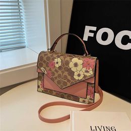 Advanced feeling 2023 New women's Fashion printed small square Chain strap Casual number 856