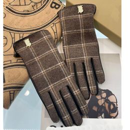 Gloves Designer Women Men Winter Lattice Cashmere Fingers Leather Gloves Touch Screen Cycling Warm Insulated Sheepskin Fingertip Gloves