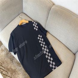 22SS Erkek Kadın Tasarımcılar T-Shirts Tee Ekose Baskı Kısa Kollu Adam Mürettebat Boyun Paris Moda Sokak Giyim Siyah Beyaz S-XL233V