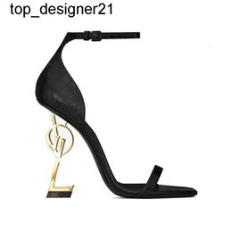 New 23ss Women Luxury OPYUM Sandals Designer Stiletto Heels Patent Leather Gold Black Nuedes Red Lady Fashion Party Wedding Office womens high heels