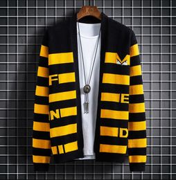 New Men's Designer Men's cardigans Sweater Jacquard High end Light Luxury Autumn and Winter Knitted Letter Printing Warm V Neck Underlay Woolen Sweater Clothing M-3XL