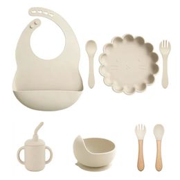 Cups Dishes Utensils 4/6/8 PCS born Silicone Sucker Dishes Plate Sippy Cup Waterproof Bib Spoon Fork Sets Baby Feeding Bowl Children's Tableware 231007