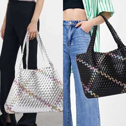 New Pu Handbags Colour Contrast Hand Woven Bag Texture One Shoulder Fashion High-capacity Commuter Tote Bag 230301