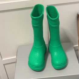 Botas de chuva plataforma joelho botas altas designers sapatos doces cor borracha sapatos à prova dwaterproof água andando botas plataforma casuais