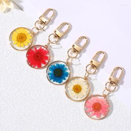 Keychains Natrual Real Dried Flower Petal Flat Resin Pendant Key Chain Daffodils Daisy Blossom Rotation Clasp Keyring Bag Car Holder