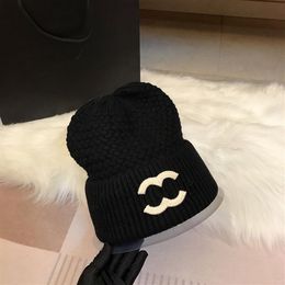 2022 Mens Designer Beanies Fashion Cashmere Women Street Hats Luxury Wool Knitted C Letter Plaid Pattern Beanie Winter Hat Dome Ca291G