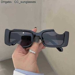 offs Designer Sunglasses Hip Hop Glasses Personality Square Small Frame Irregular Gap Womens Fashion White Round Face Thin I8H3