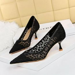 Dress Shoes 2023 Women 5.5cm High Heels Pumps Mesh Hollow Low Kitten Sandals Wedding Bridal Lace Sexy Burgundy Nightclub Mom