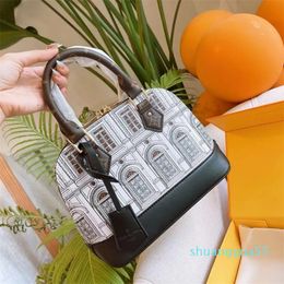 Limited Edition Women Messenger Bag Luxury Brand Palace Graffiti Letters Mini Ladies Shell Bags Designer Female Zipper Hand