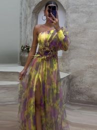 Abiti casual Elegante abito con stampa tie-dye Moda donna spalla obliqua pieghettata lunga 2023 Estate Autunno Lady Party Abiti da sera