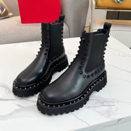 Designer Luxury Boots Women Shoes Platform rivet Comfort Embossed Patent Leather brand boots Black Pink Ivory Winter Fashion Motorcycle Martin Boots quality 35-42