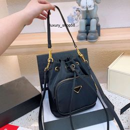 5A bag Bags Evening new luxury designers women shoulder bags leather old flower bucket bag famous Drawstring handbags Cross Body purse Simple fashion very nice