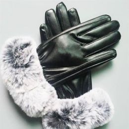 2021 Design Women's Gloves for Winter and Autumn Cashmere Mittens Gloves with Lovely Fur Ball Outdoor sport warm Winter Glove223m