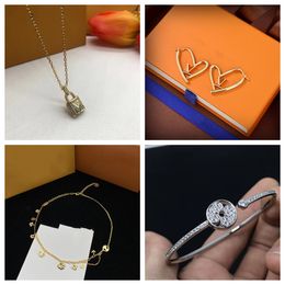 New Fashion Look Necklace Top Hot-selling Designer Dainty Plated Lariat Necklace Diamond Choker Bracelets for Women Trendy Gold Necklace Jewellery Gifts of Love