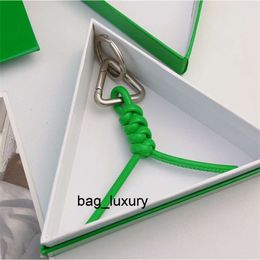 fashion luxury Keychains Designer Men Rope Couple Car Key Luxury Leather Handmade Carabiner Key chain Bag Pendants Portachiavi Designers B Keyrings