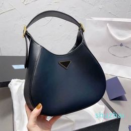Pbag Triangle Cleos Underarm Pouch Shoulder Bags for Womens Designers Bag Leather Tote Bags Retro Purse Handbag