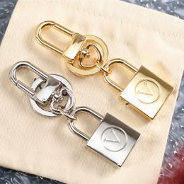 New keychains luxury designer keychain lanyards mens metal buckle keychain for men and women car key chain bag charm unisex keyring fashion accessories GIFT
