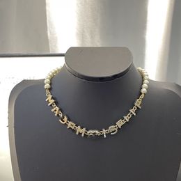 Lyx mode pärlhalsband designer smycken bröllop populära platina bokstäver hängen halsband kvinnor med c bokstav diamant pendan kanal ax45g