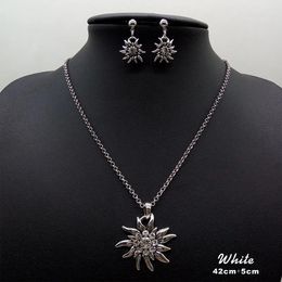 Wedding Jewellery Sets Fashion Elegant Edelweiss Necklace Earrings Set Vintage Charm Women Oktoberfest Bavarian Costume Gift Wholesale 231009