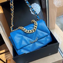 19 Borsa a tracolla da donna elegante 20cm Morbida pelle di pecora con diamanti a quadri Hardware dorato Borsa con fibbia in metallo Borsa a tracolla con catena Matelasse Borsa per trucco Sacoche