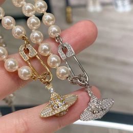 Collana con pendente Premium Pin Perla Saturno Designer Argento sterling 925 con diamante pieno Pianeta Girocollo Catena con clavicola per regalo di gioielli da donna