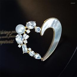 Brooches Fashion Shell Love Shape Brooch Female Gold-plated High-grade Zircon Heart Pin Natural Pearl Temperament Suit Accessories