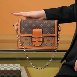 2023 New Fashion Coloured Mailman Single Shoulder Crossbody Women's Chain with Cowhide Bag Stores Are 95% Off Clearance Wholesale