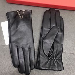 Men Women Letter Leather Gloves Designer Winter Windproof Sheepskin Five Fingers Gloves Mittens