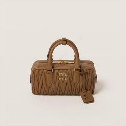 Miumu Bag Matelasse Fashion Designer Bags Mini Handbags Muimiu Bowling Bag Tote Bag Shoulder Bag Luxury Wallet Leather Banquet Tote Designer Bag Miumiuu Bag F6b