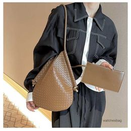 Dinner Bag Solstice Top Quality Bvs Venetaabotegs Knitted Stylish Totes Genuine Sheepskin y High Quality and Niche Underarm Shell for Womens 2023 Summer New Versati