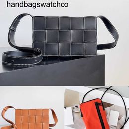 Crossbody Bag Cassette BottegassVenetas 5a Sheepskin Factory direct wholesale Baodie family men's stitching mobile phone counter Have