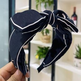 13style Luxury Designer Headband Women Letters Printing Wide Edge Cross Knotted Hair Hoop Ladies Headwrap Head Accessories247g